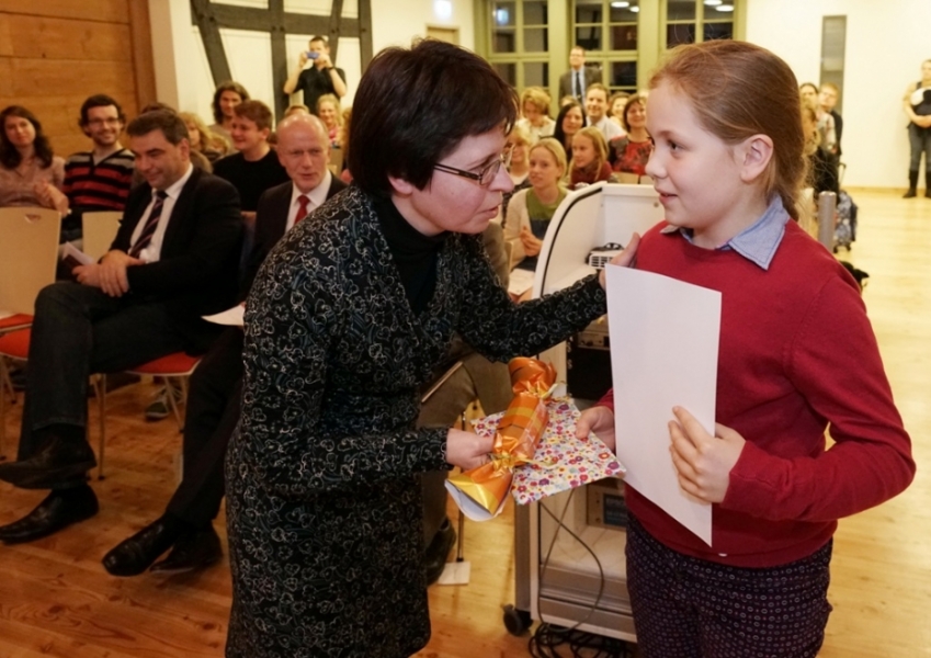 tl_files/dualingo_neu/News 2014 2015/Delf Zeugnisuebergabe (2).jpg